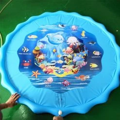DMTOOL Piscine Gonflable Arroseur Jeux De L'eau D'éclaboussure Enfant Jouet L'amusement Tapis Extérieur Jardin-BLEU 160CM