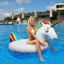 IRISFR Flotteur Gonflable Pour Piscine En Forme De Licorne, Tour Géant Flottant Avec Vannes Rapides Pour Adultes Enfants Plage Parties De Billard Jeux Décorations De Salon Terrasse (200x100x90 Cm),Lilaris